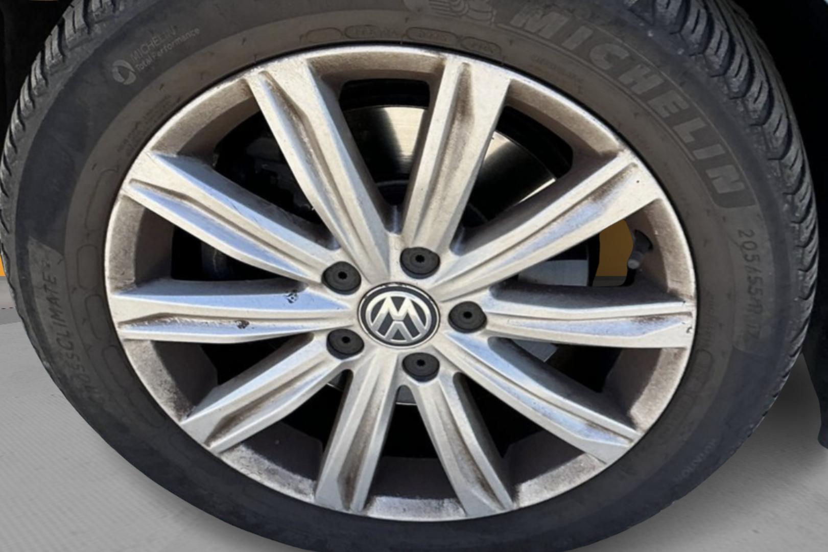 VOLKSWAGEN Touran 2017