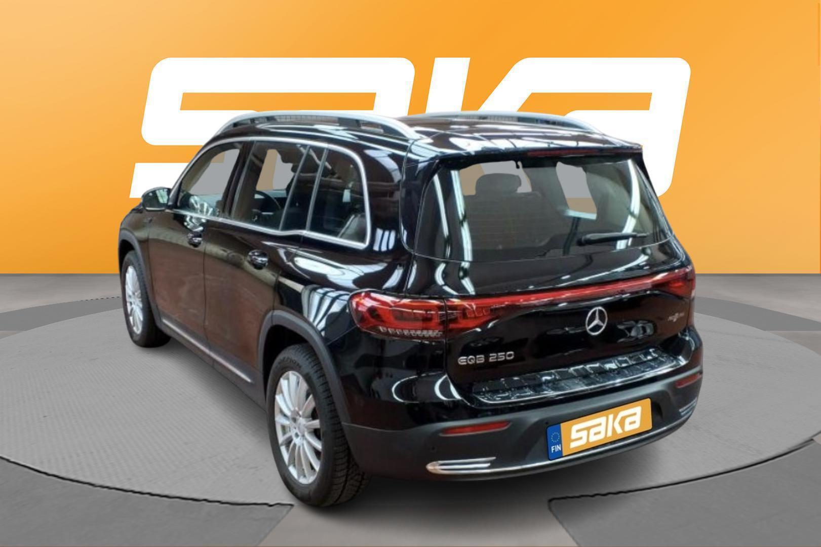 MERCEDES-BENZ EQB 2023