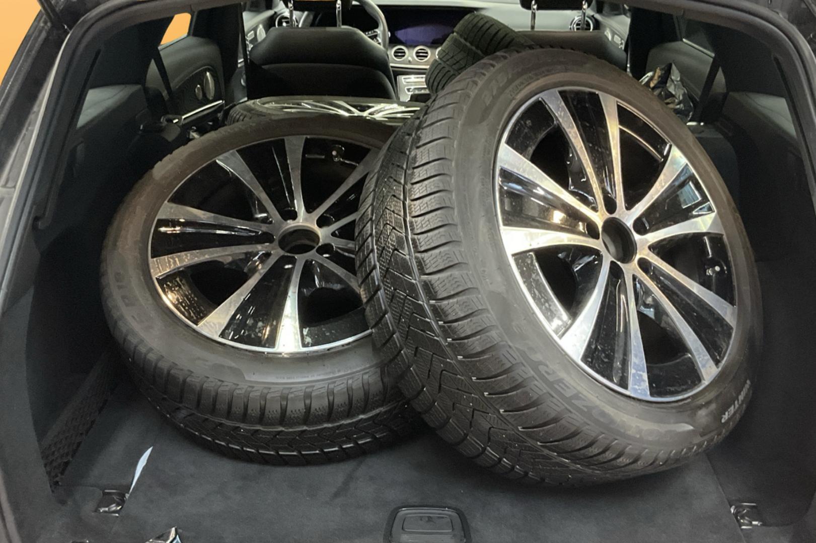 MERCEDES-BENZ E 2023