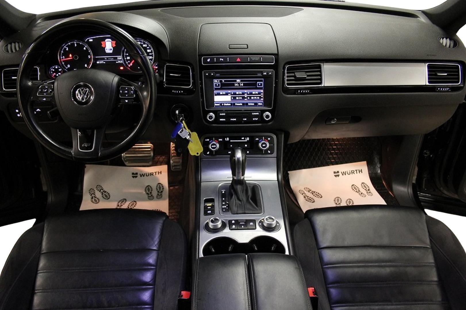 VOLKSWAGEN Touareg 2015