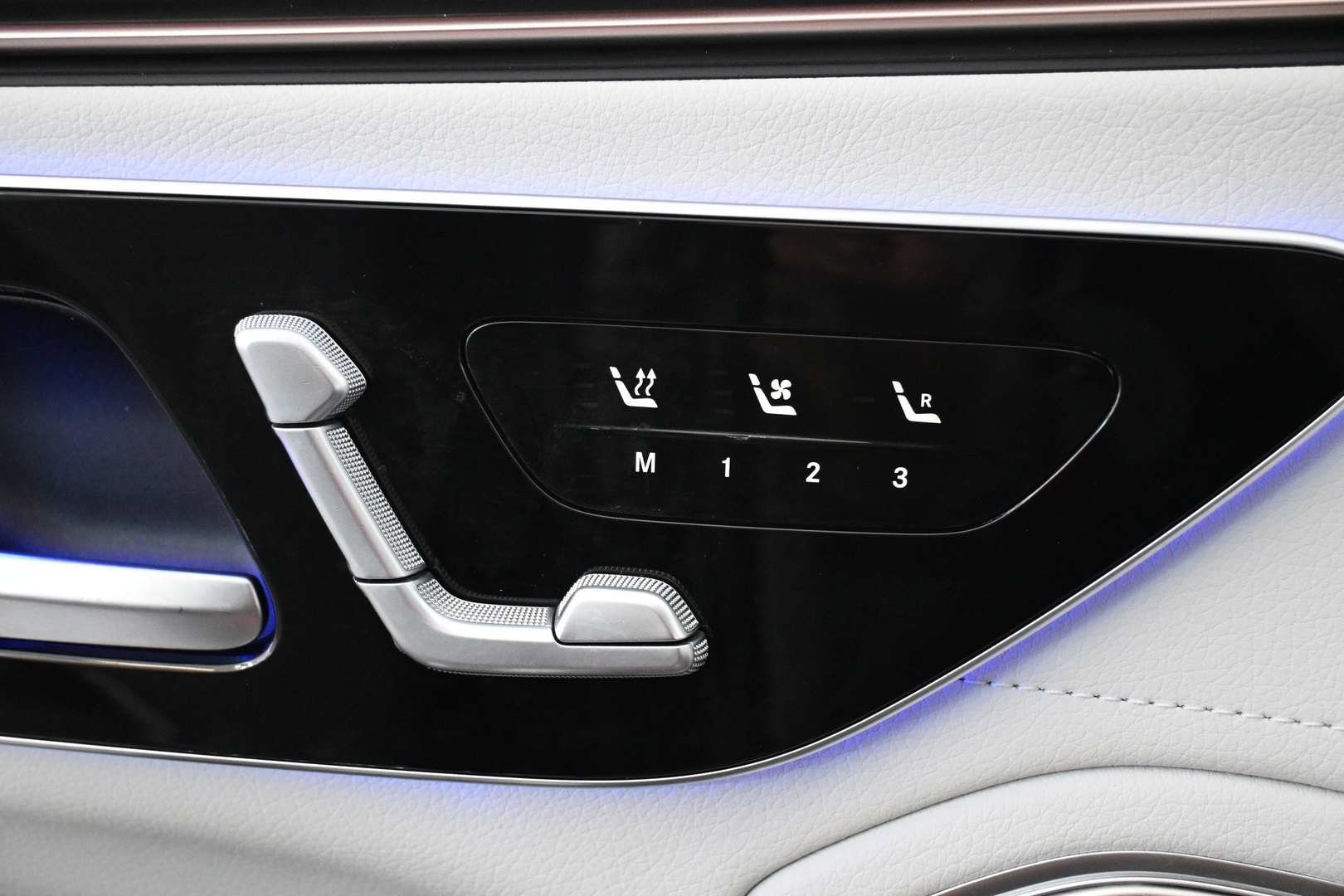 MERCEDES-BENZ EQS 2022
