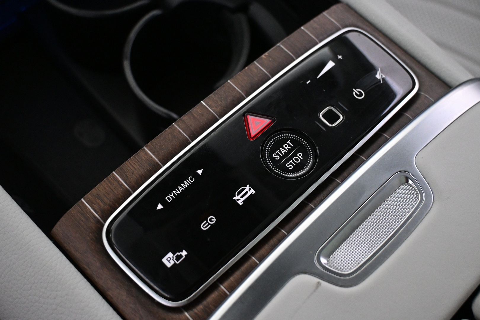 MERCEDES-BENZ EQS 2022