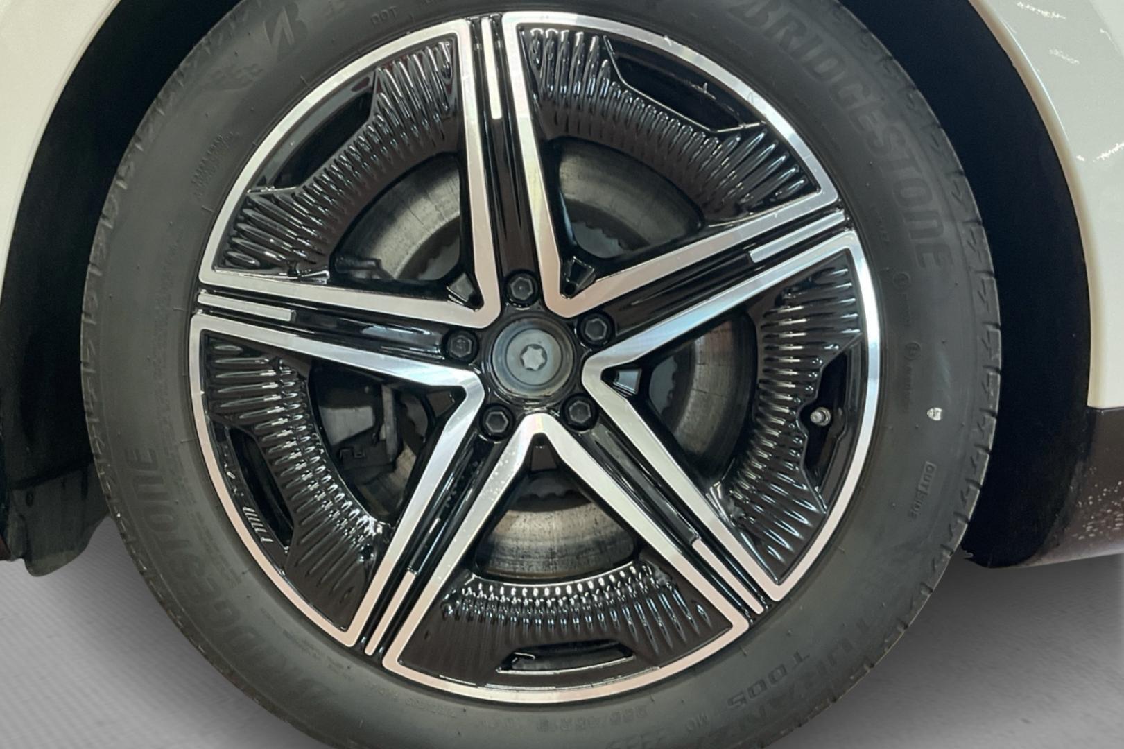 MERCEDES-BENZ EQE 2023