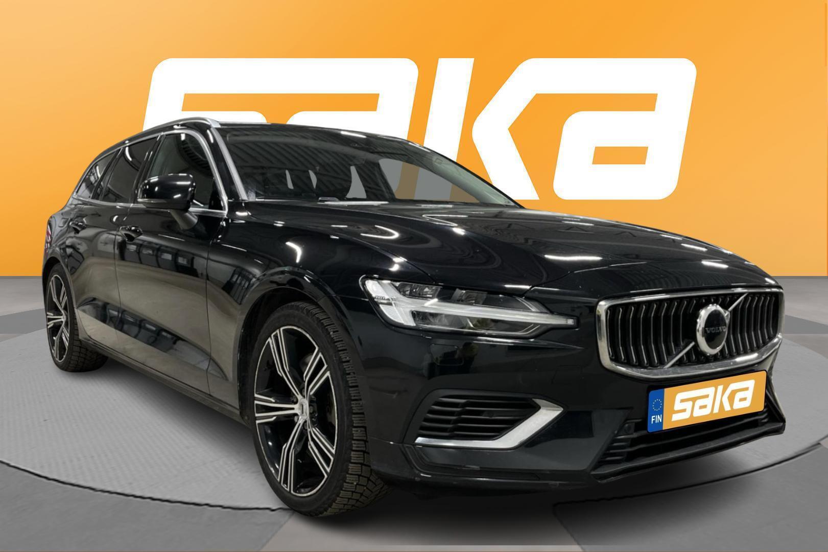 VOLVO V60 2023