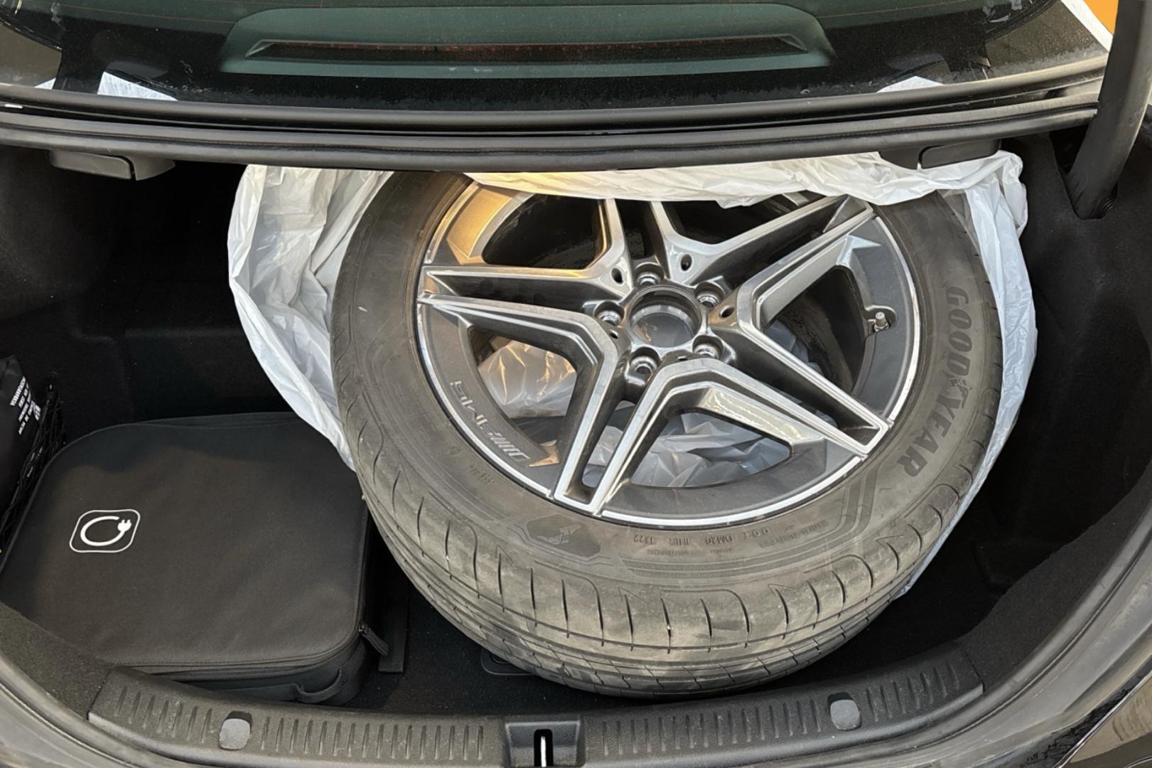 MERCEDES-BENZ E 2023