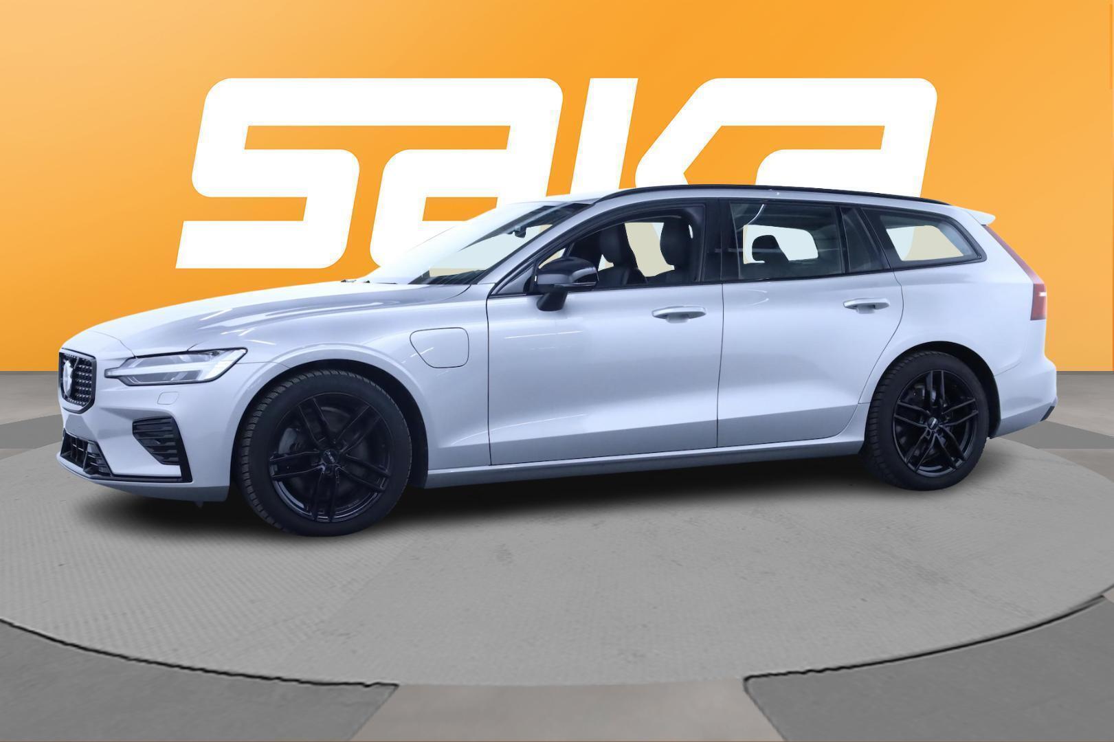 VOLVO V60 2024