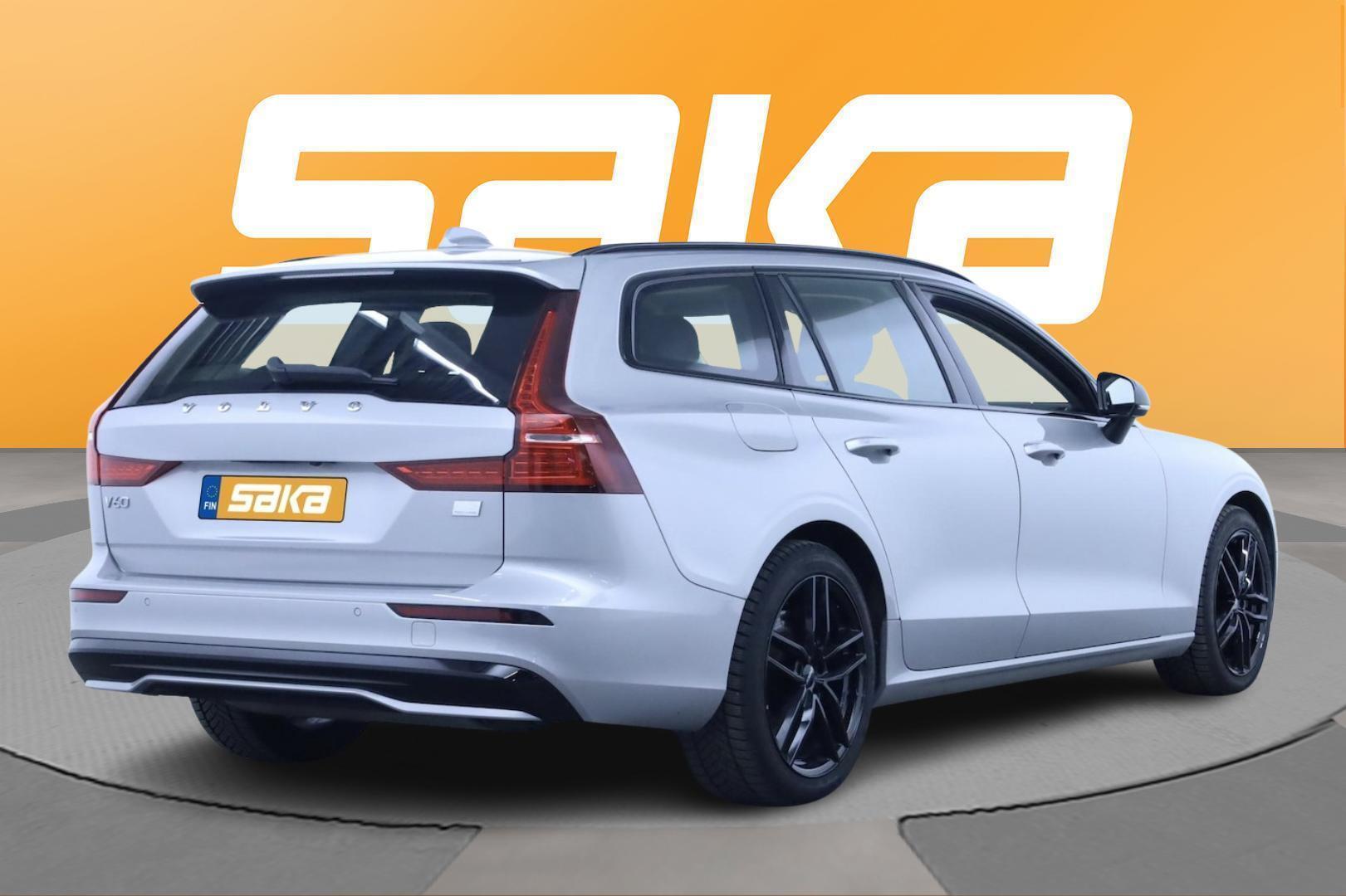 VOLVO V60 2024