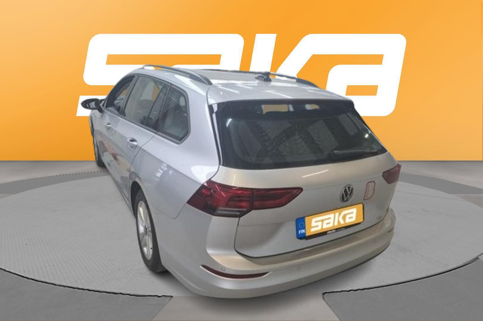 VOLKSWAGEN Golf 2023