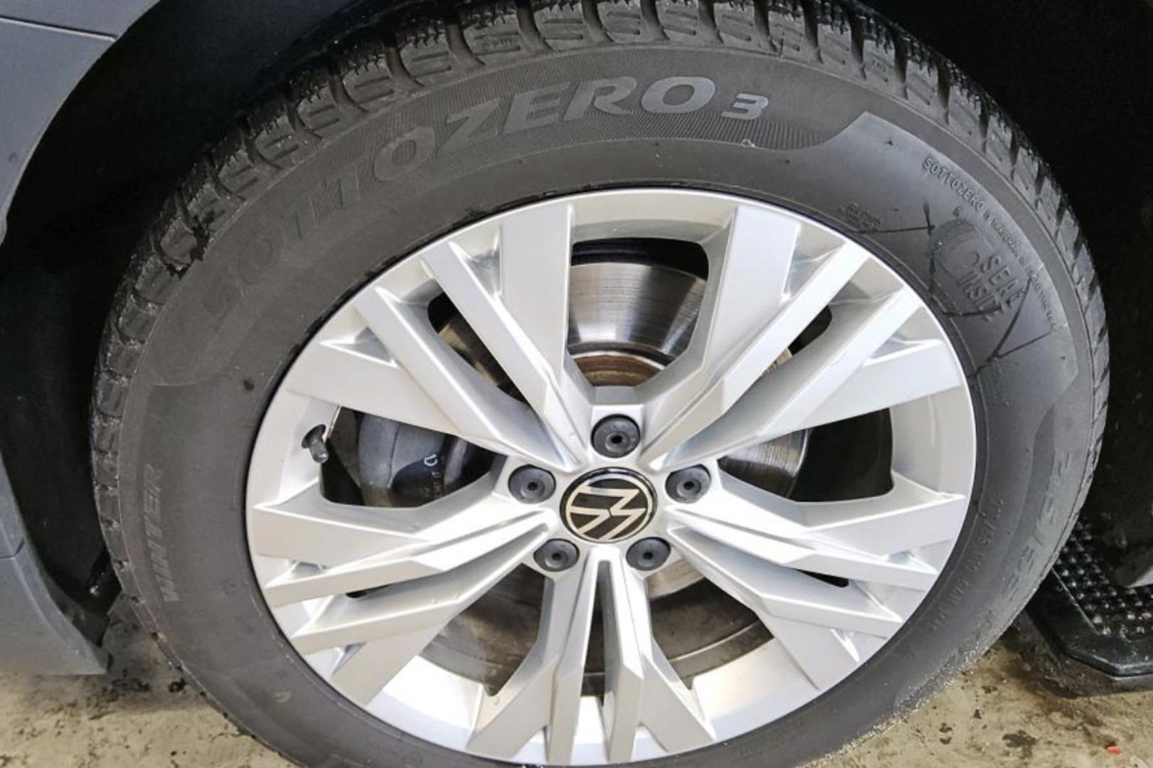 VOLKSWAGEN Passat 2022