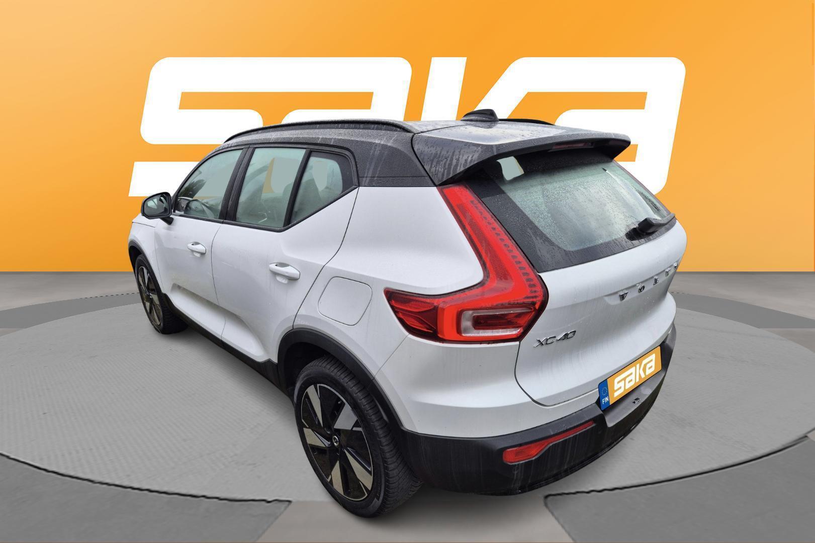 VOLVO XC40 2024