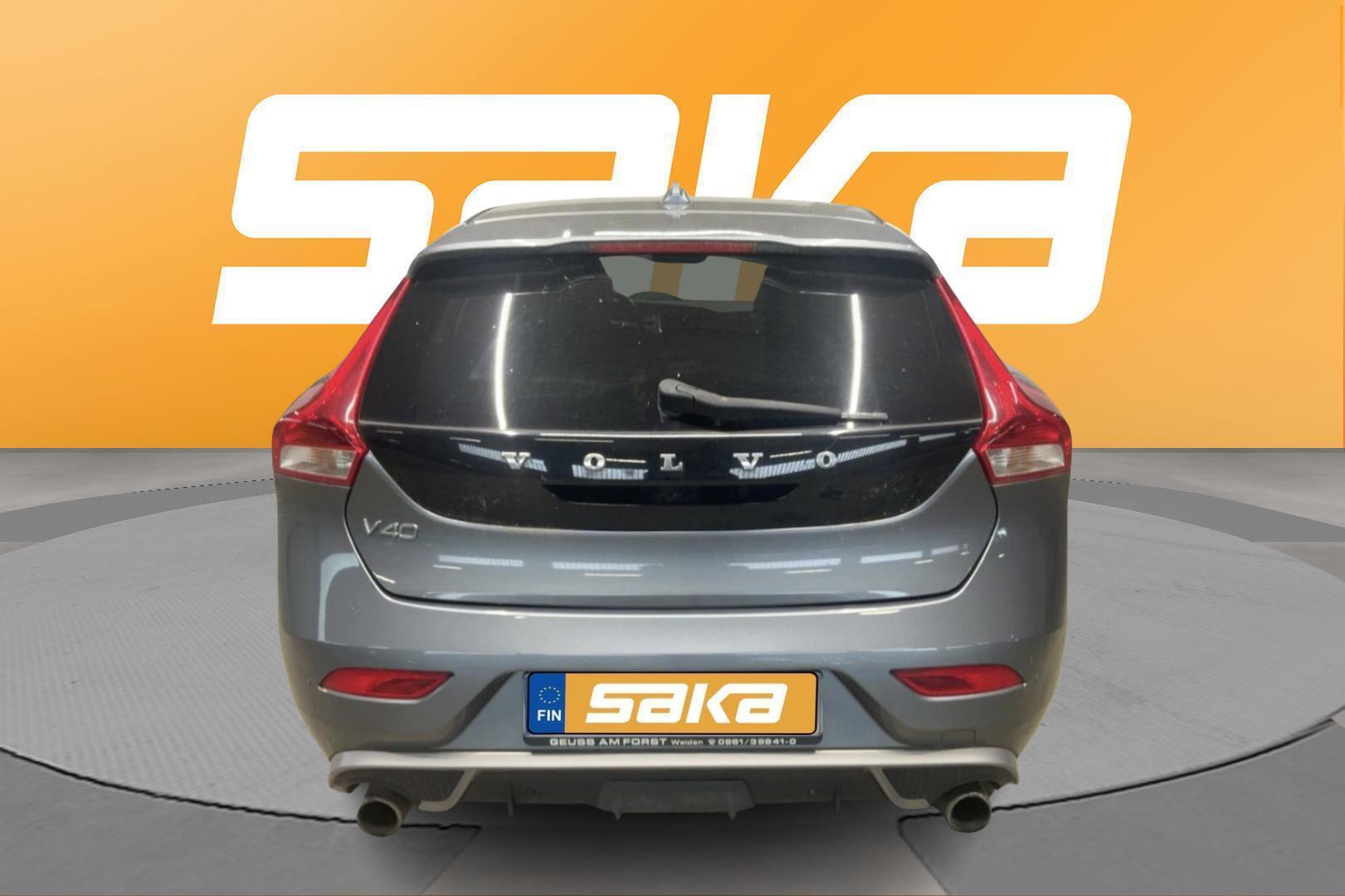 VOLVO V40 2017