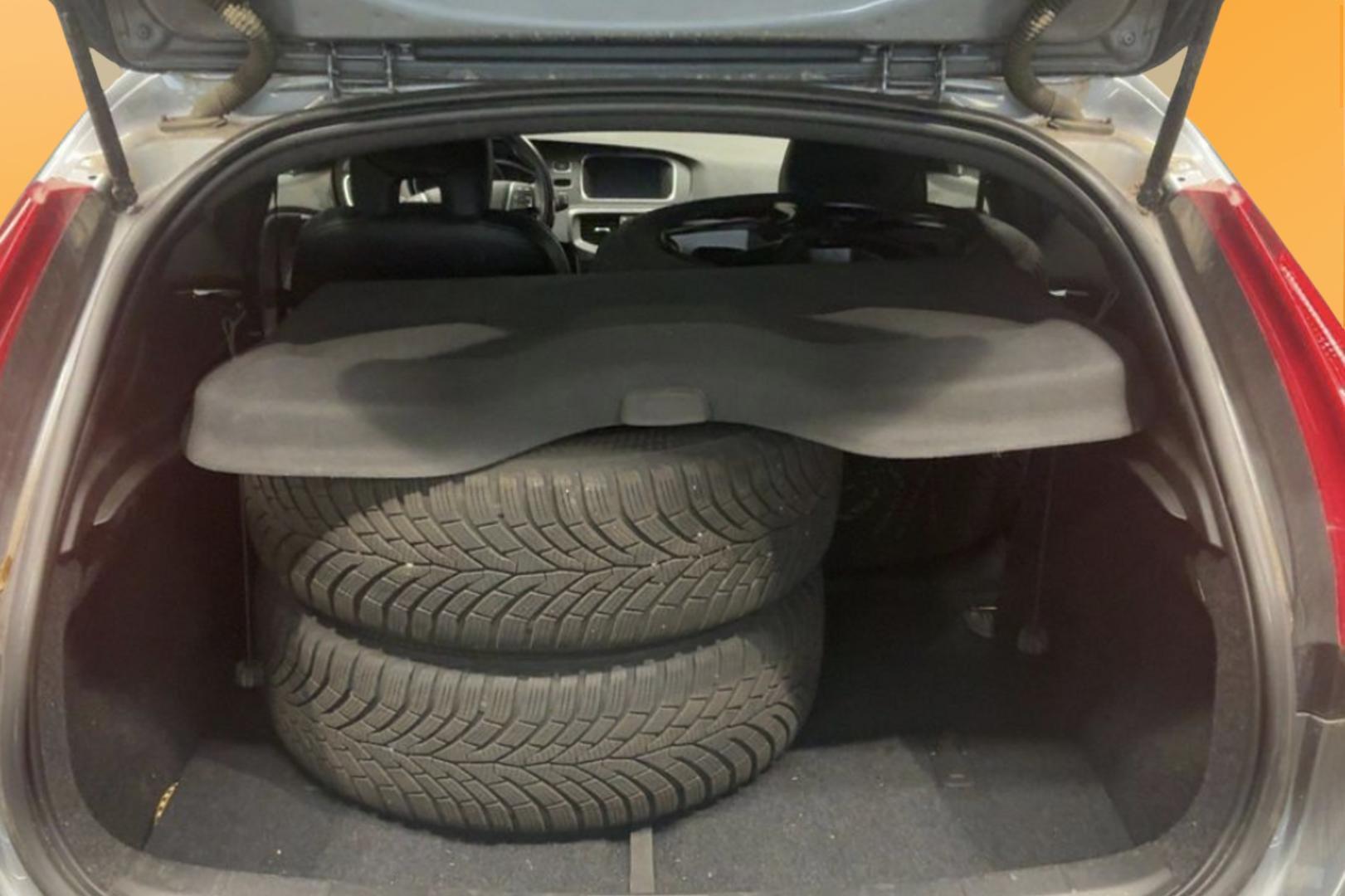 VOLVO V40 2017