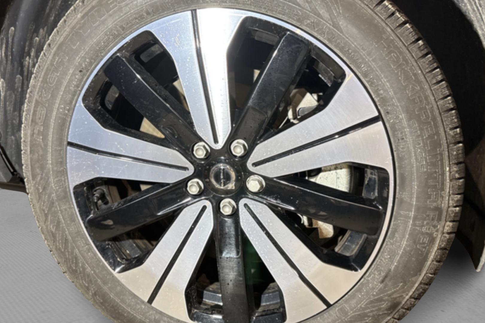 VOLVO EX40 2025