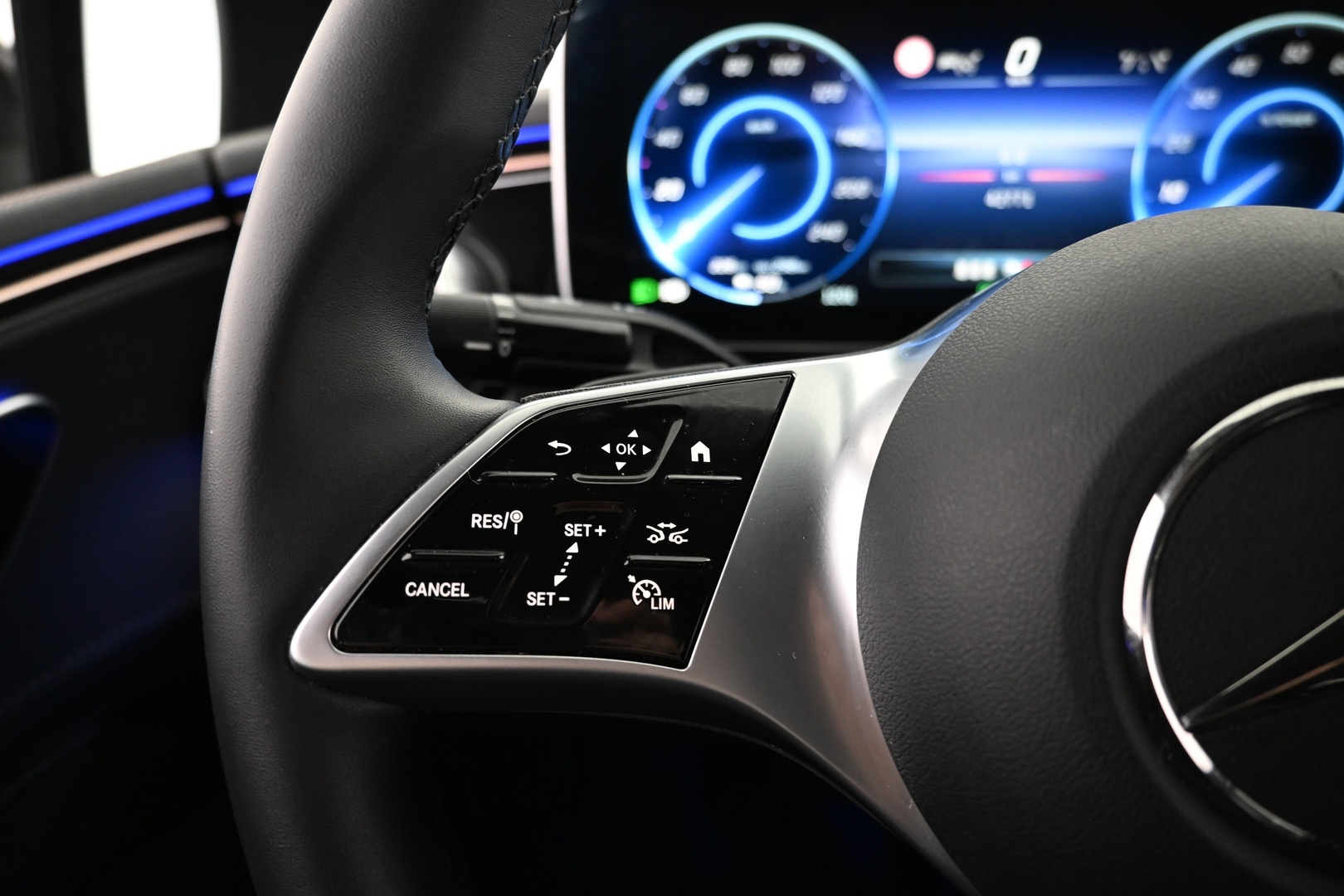 MERCEDES-BENZ EQE 2023