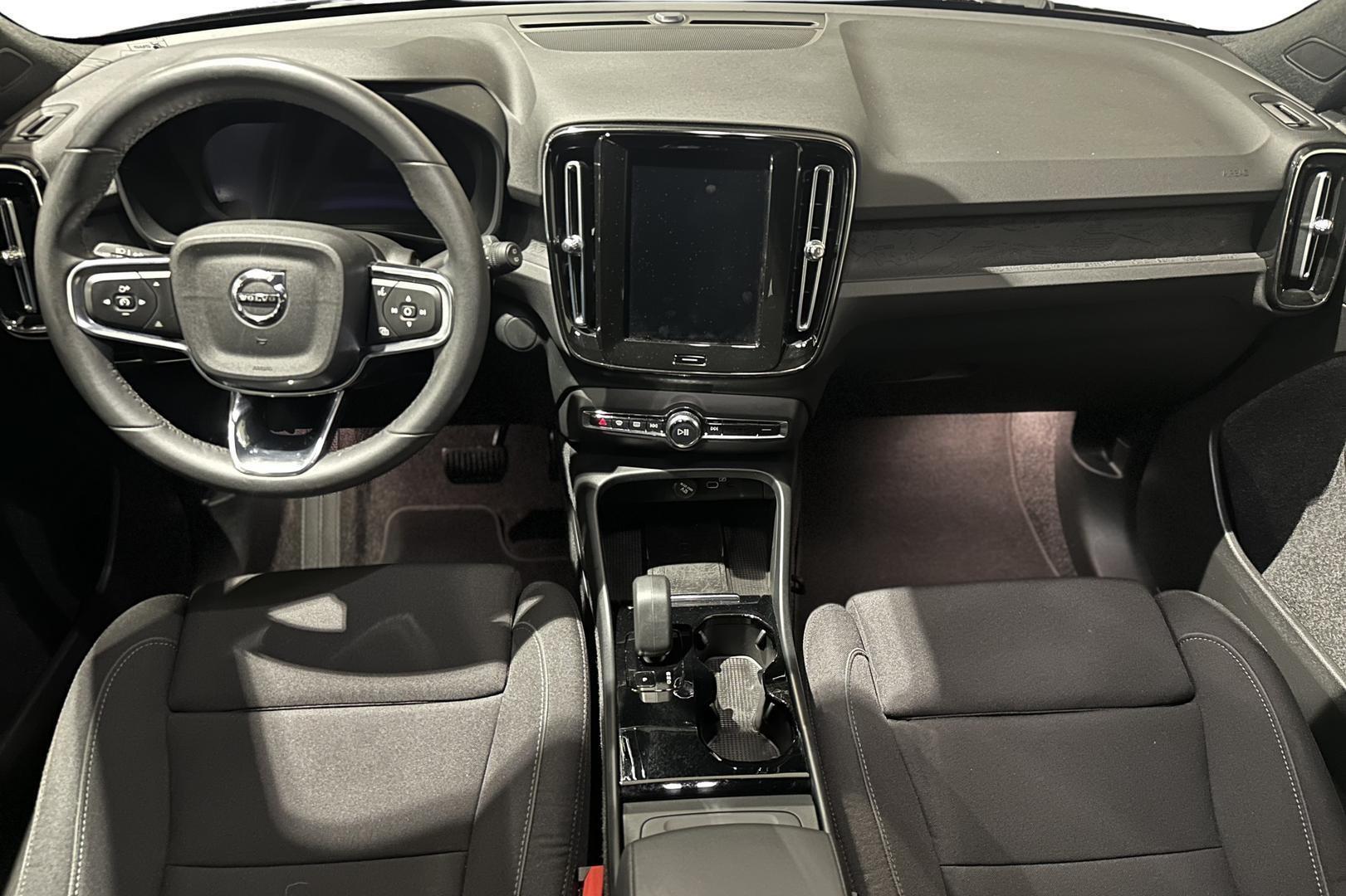 VOLVO XC40 2023