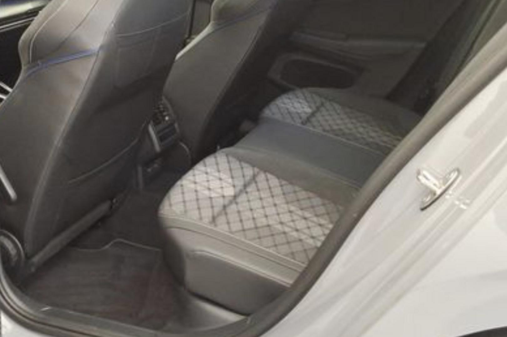VOLKSWAGEN Golf 2025