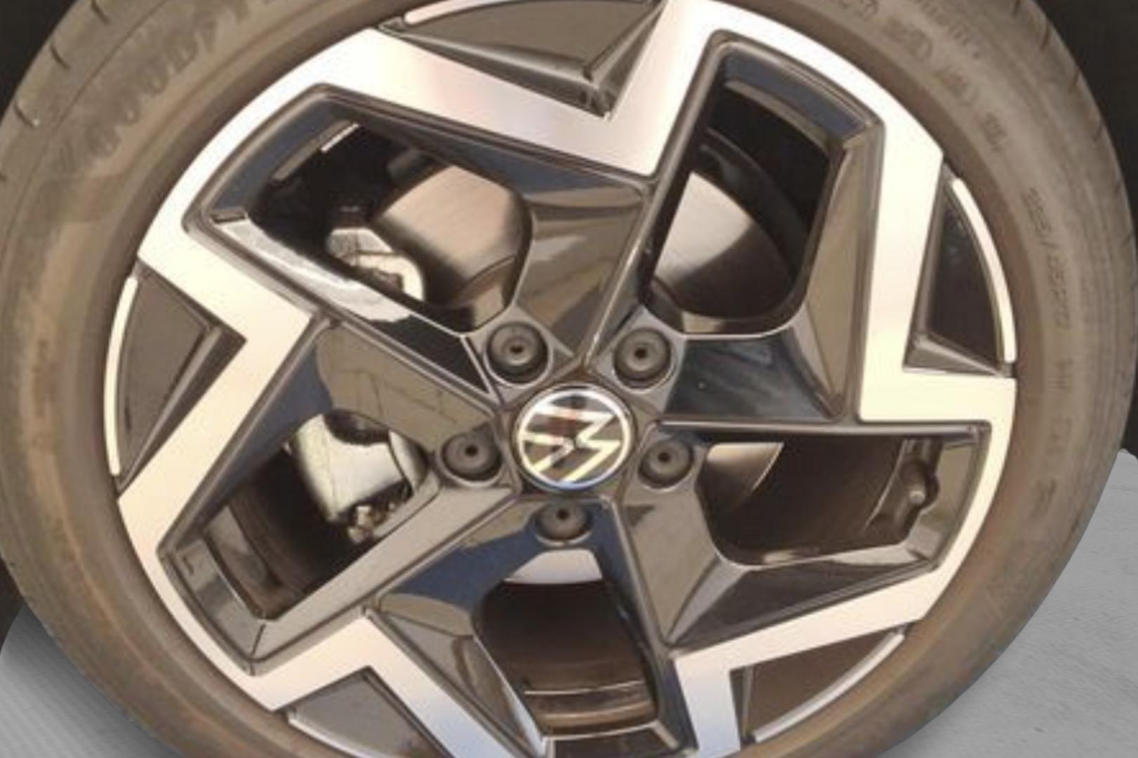 VOLKSWAGEN Golf 2025