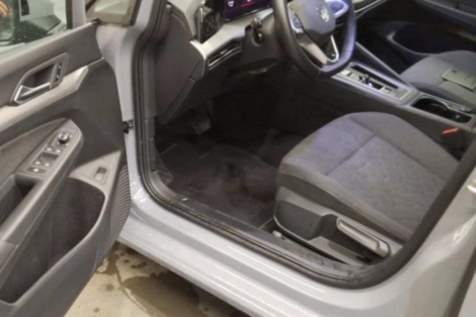 VOLKSWAGEN Golf 2025