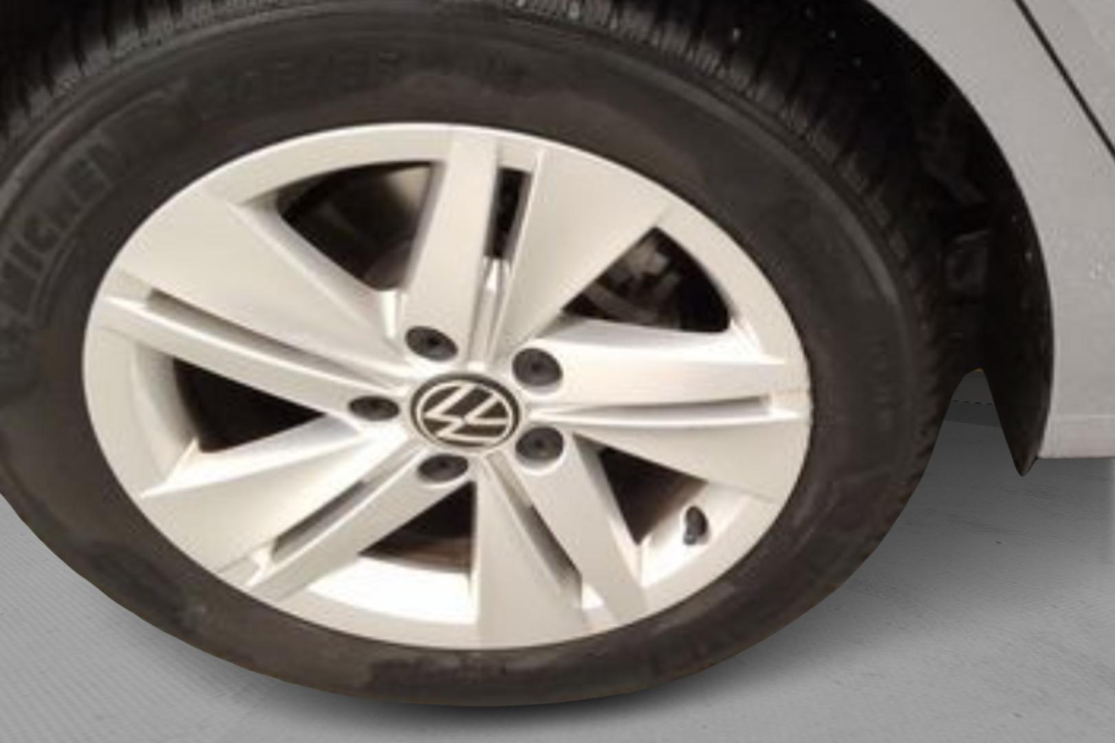 VOLKSWAGEN Golf 2025