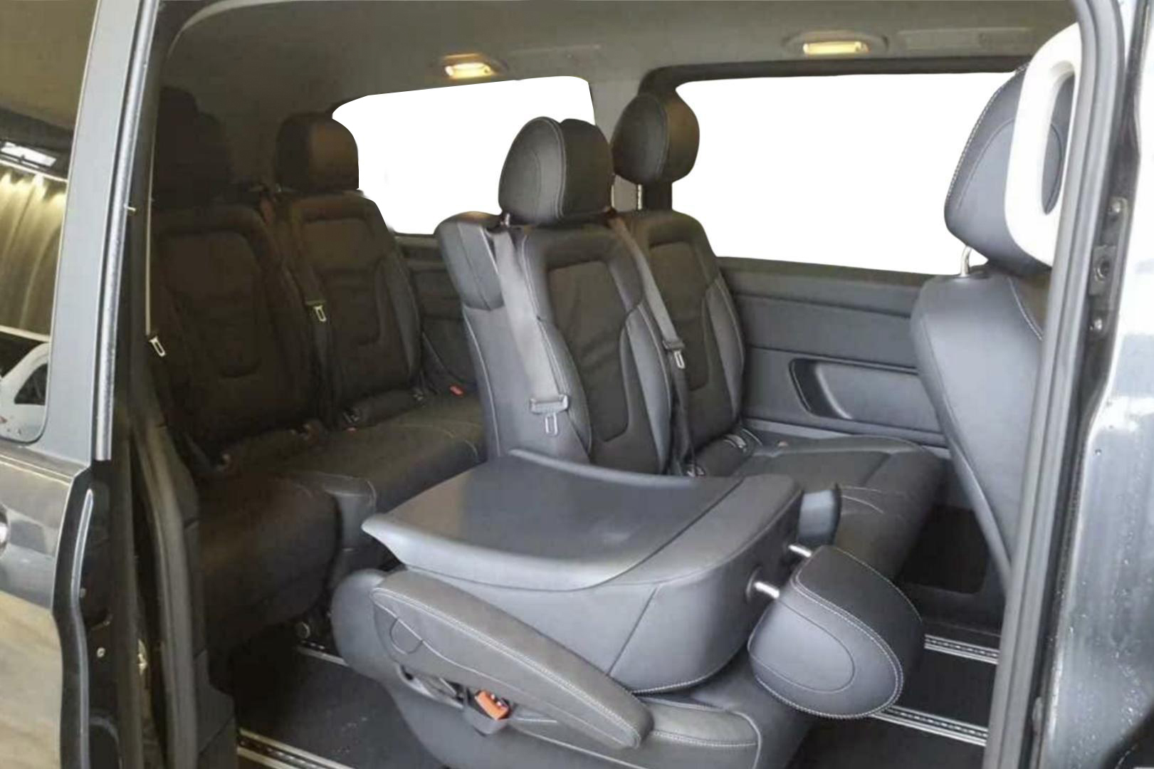 MERCEDES-BENZ EQV 2025