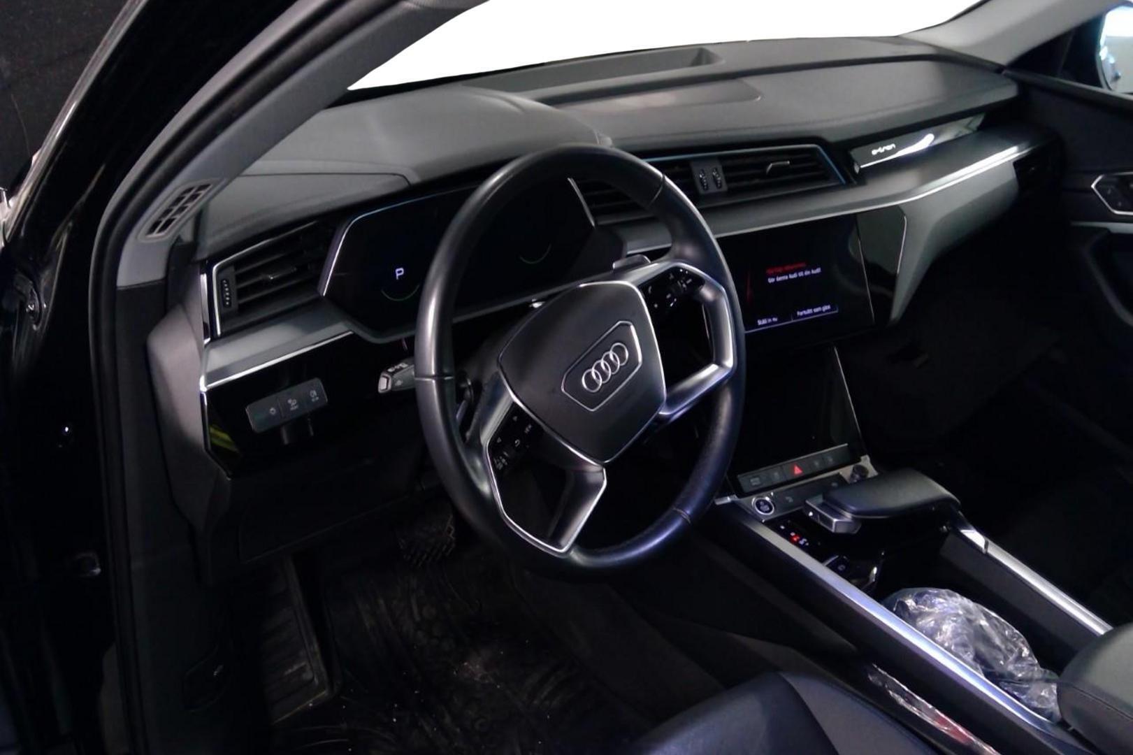 AUDI e-tron 2022