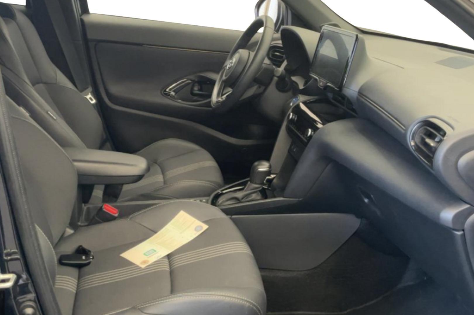 TOYOTA Yaris Cross 2024