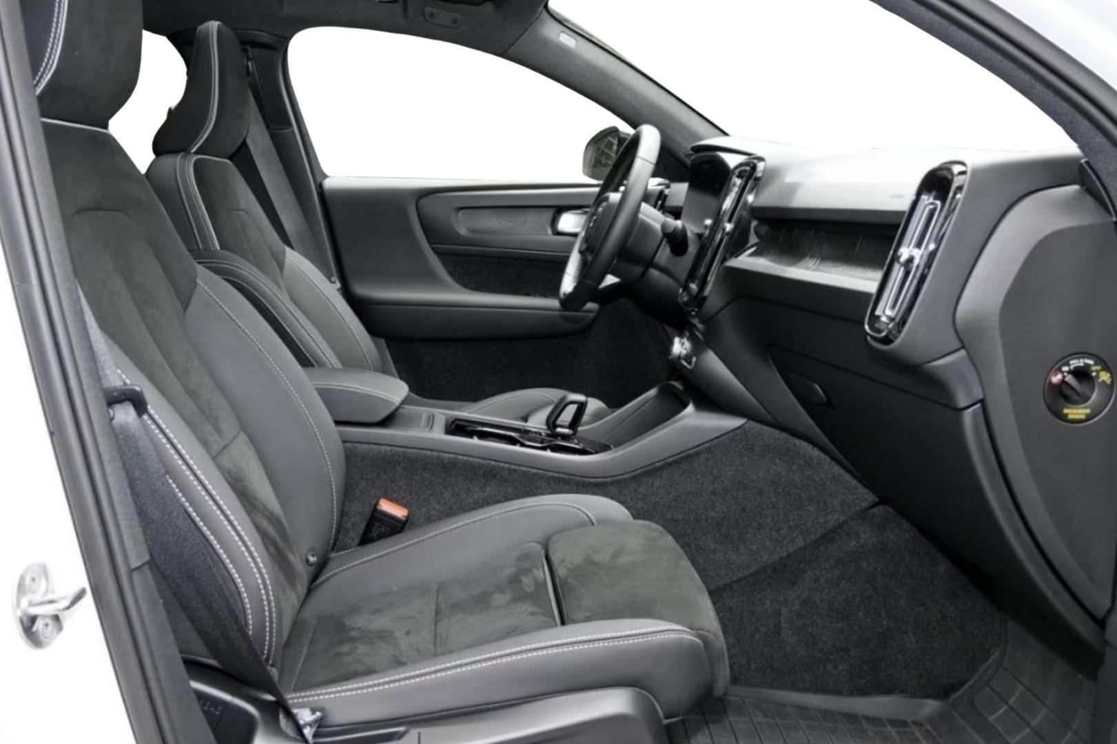 VOLVO C40 2023