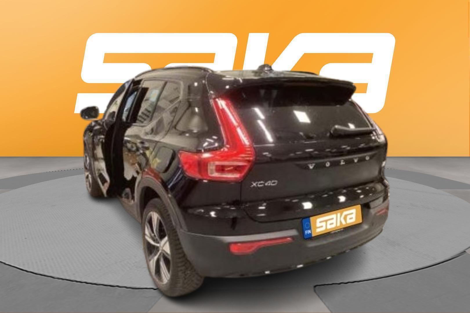 VOLVO XC40 2023
