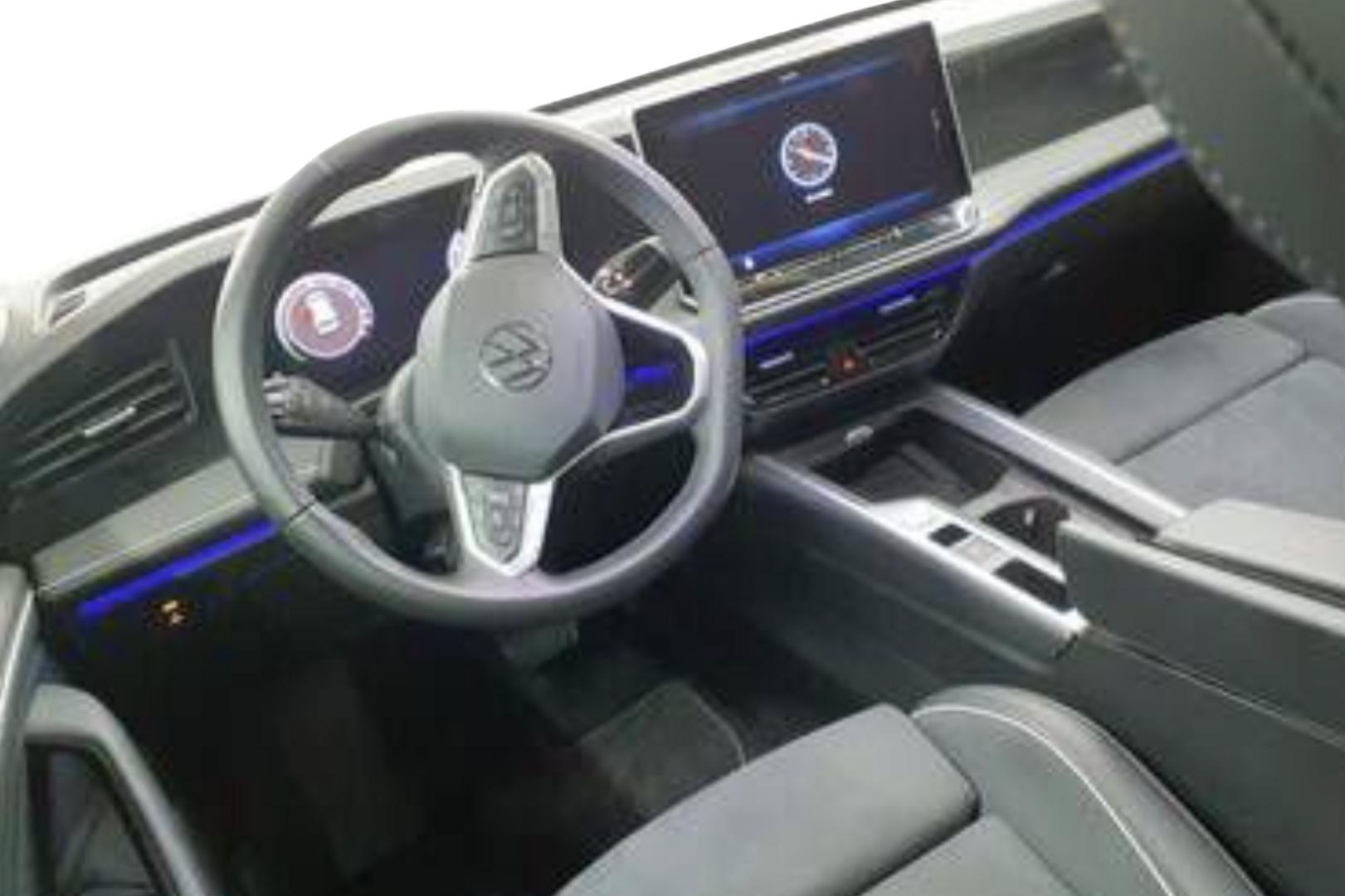 VOLKSWAGEN Passat 2025