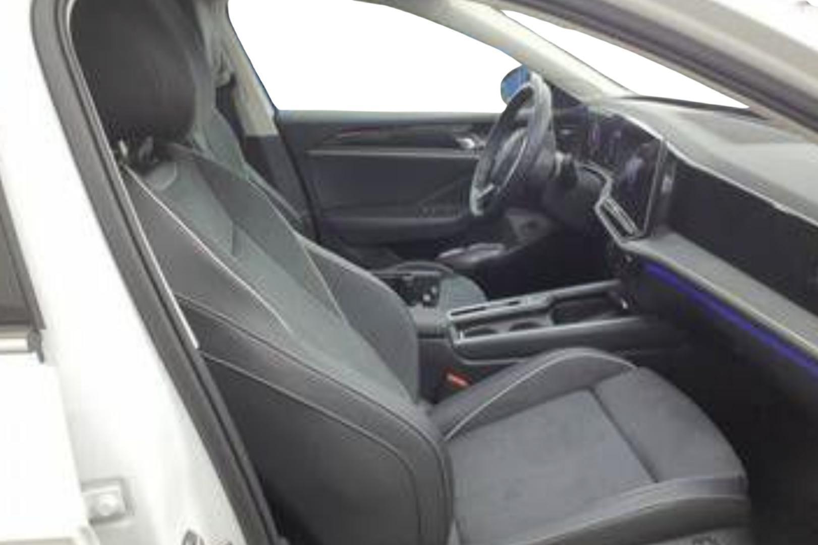 VOLKSWAGEN Passat 2025