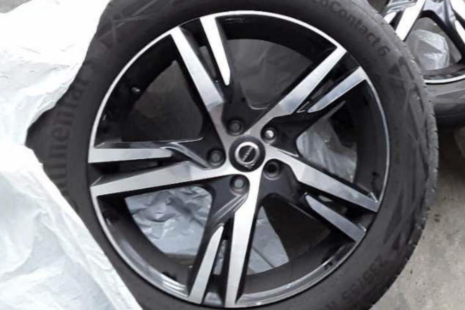 VOLVO XC60 2022