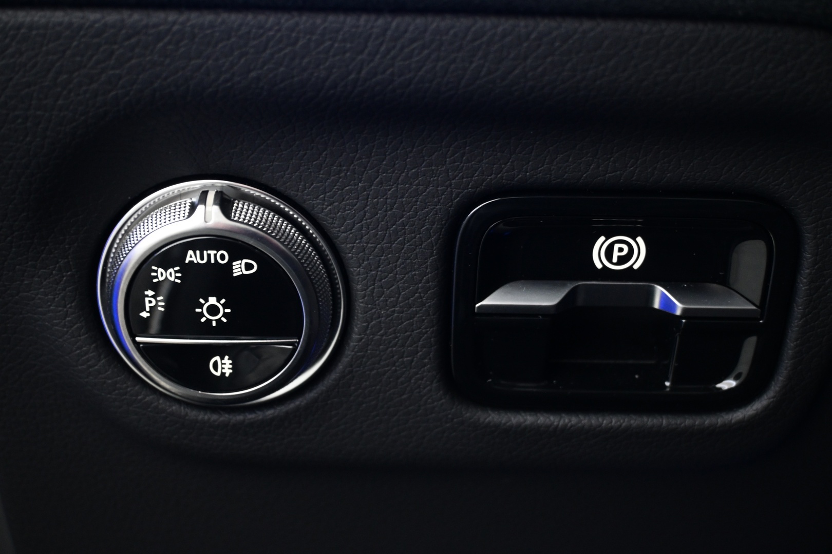 MERCEDES-BENZ EQS 2025