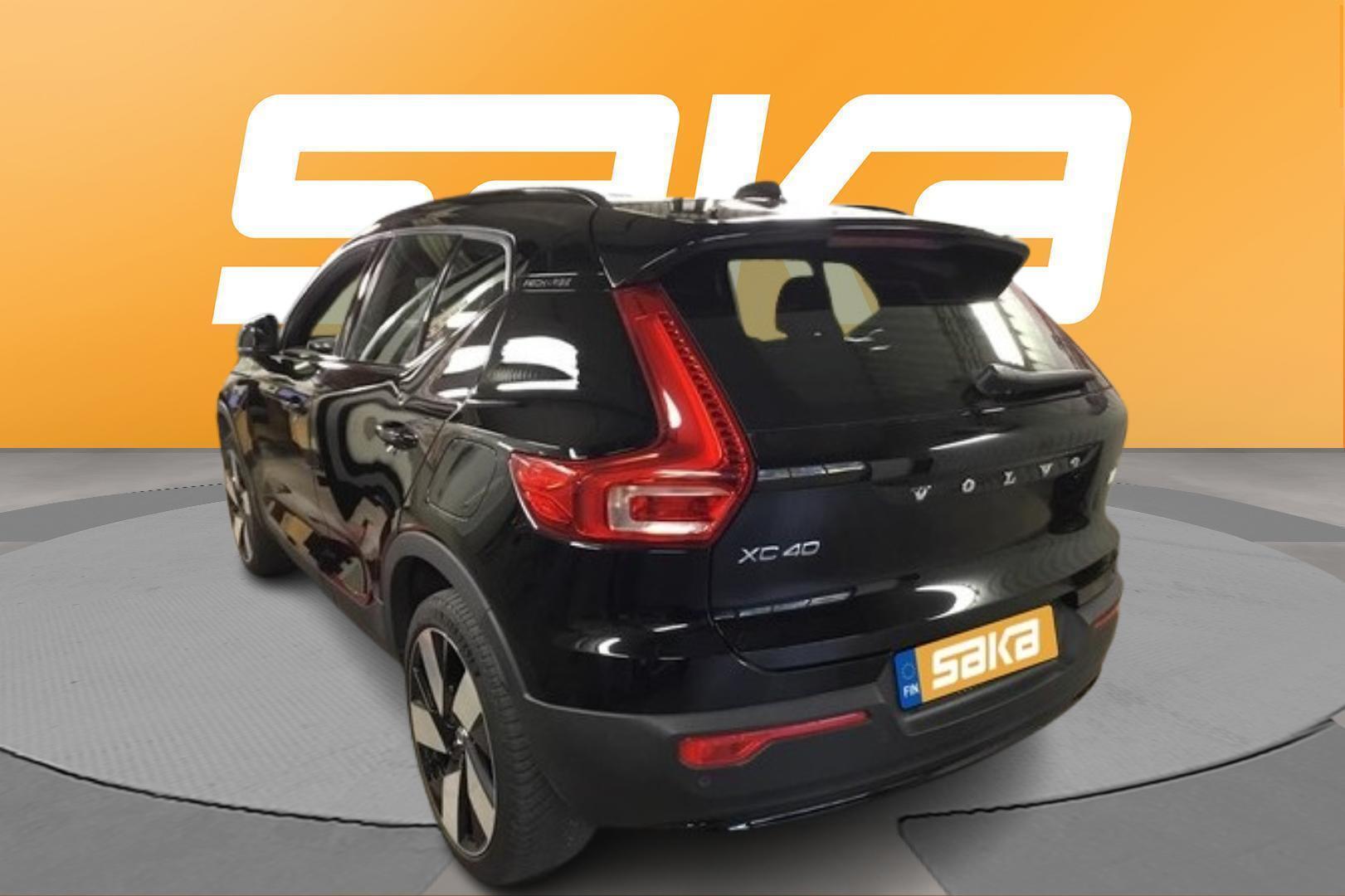 VOLVO XC40 2023