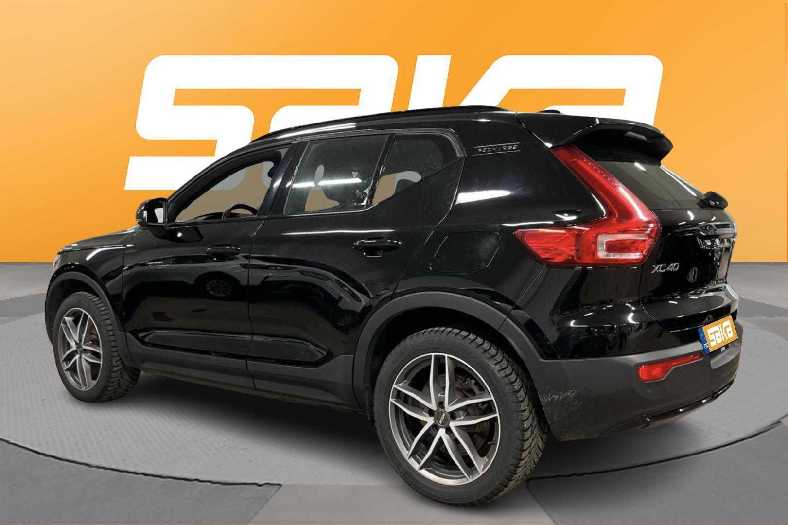VOLVO XC40 2023