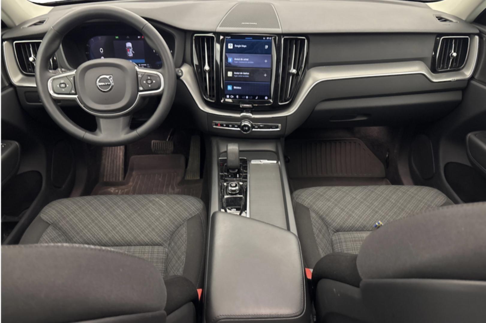 VOLVO XC60 2023