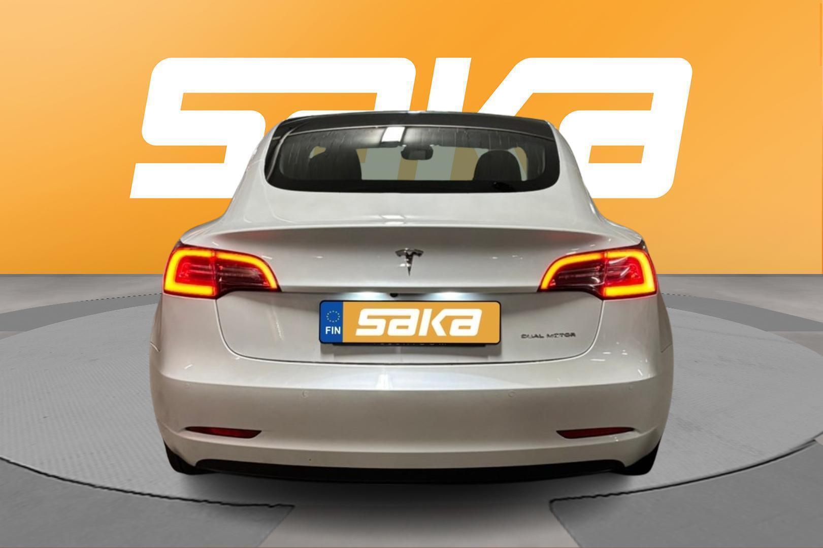 TESLA Model 3 2020