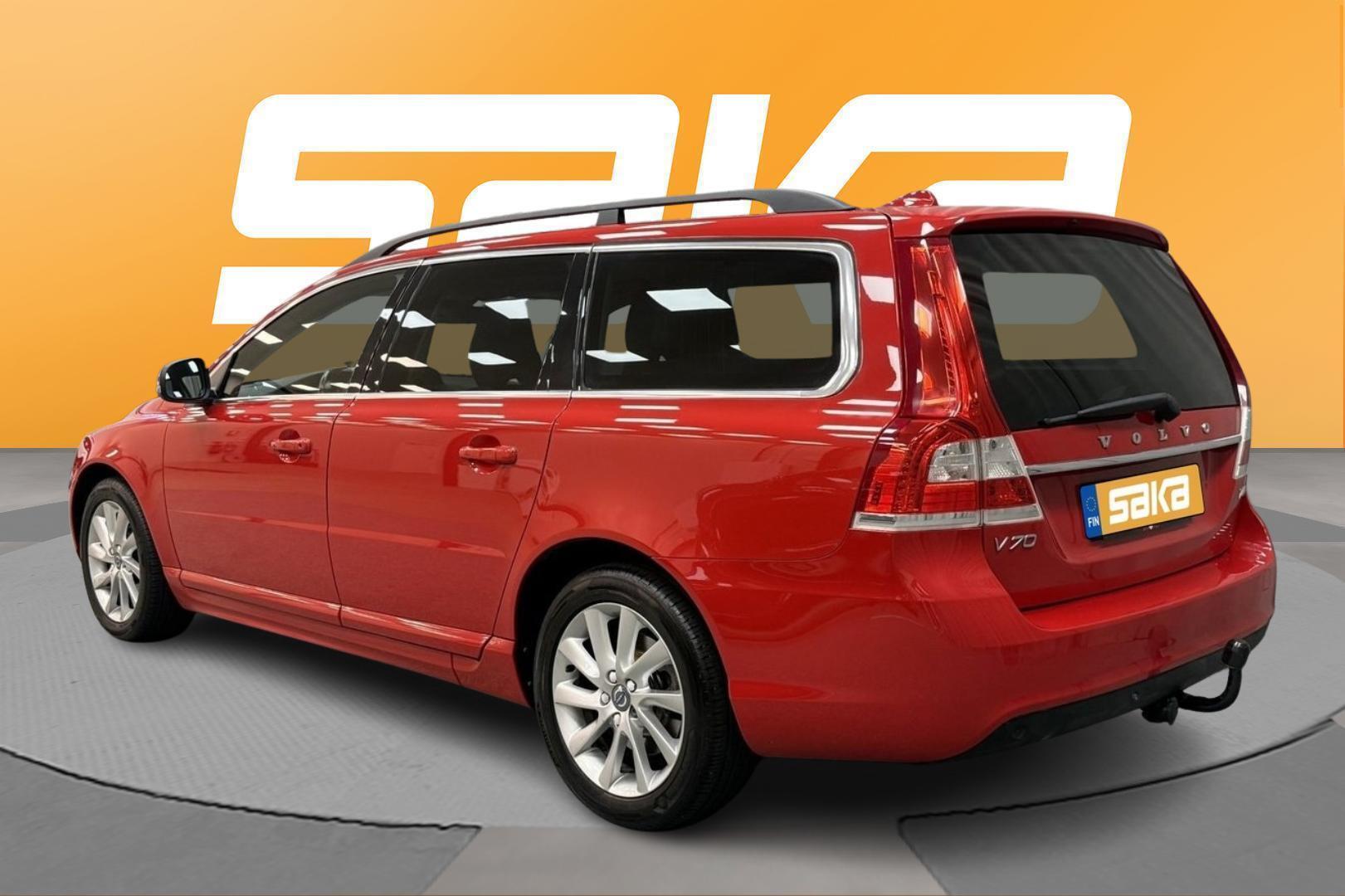 VOLVO V70 2016