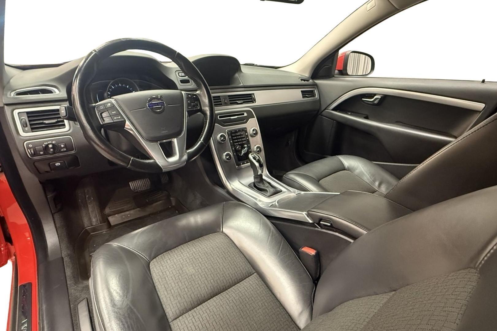VOLVO V70 2016