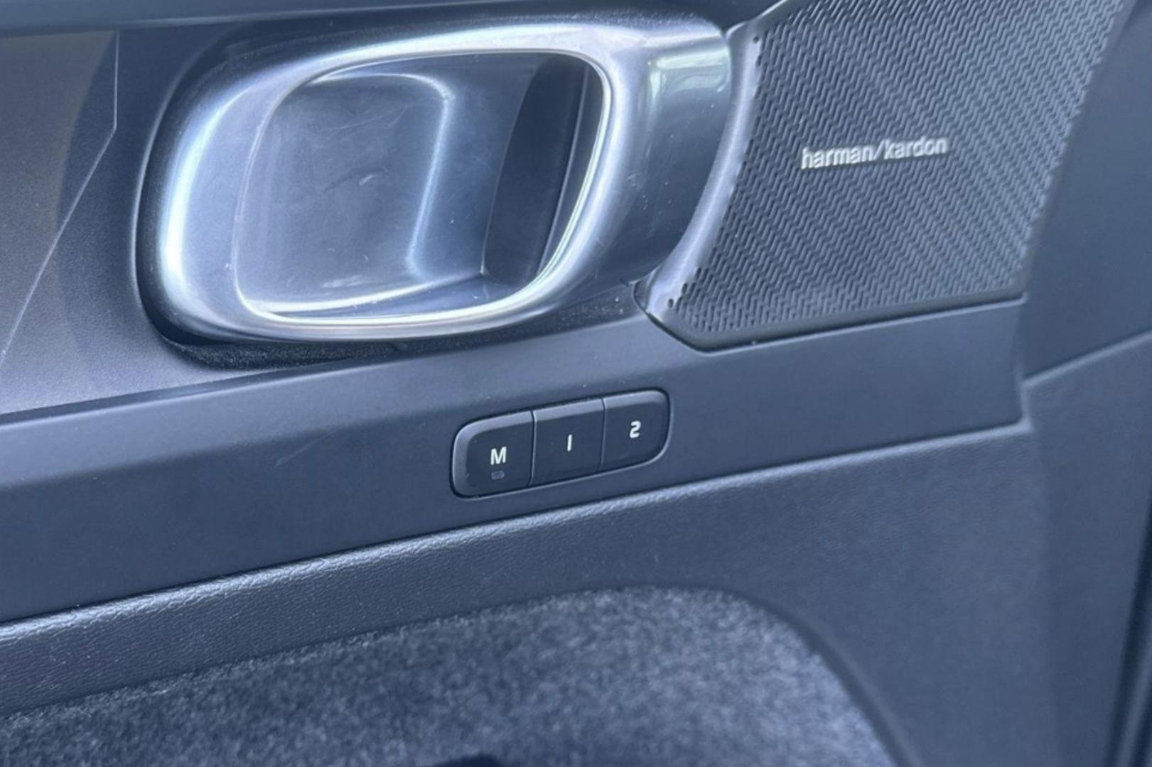 VOLVO XC40 2023