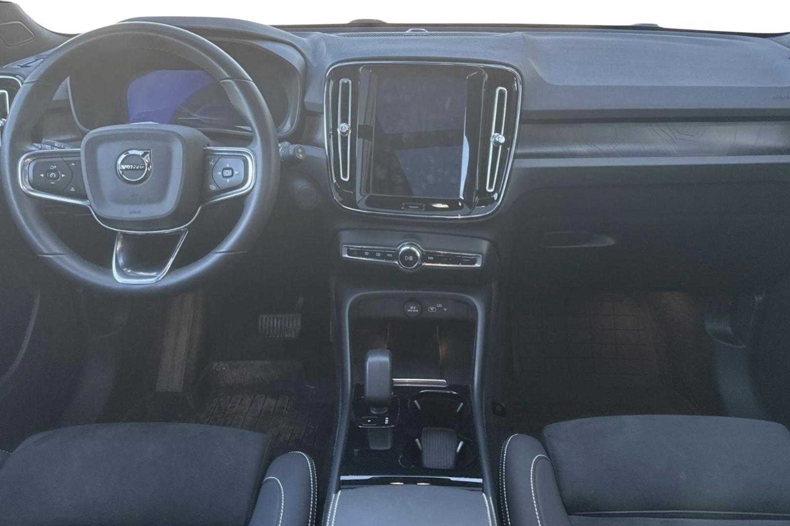 VOLVO XC40 2023