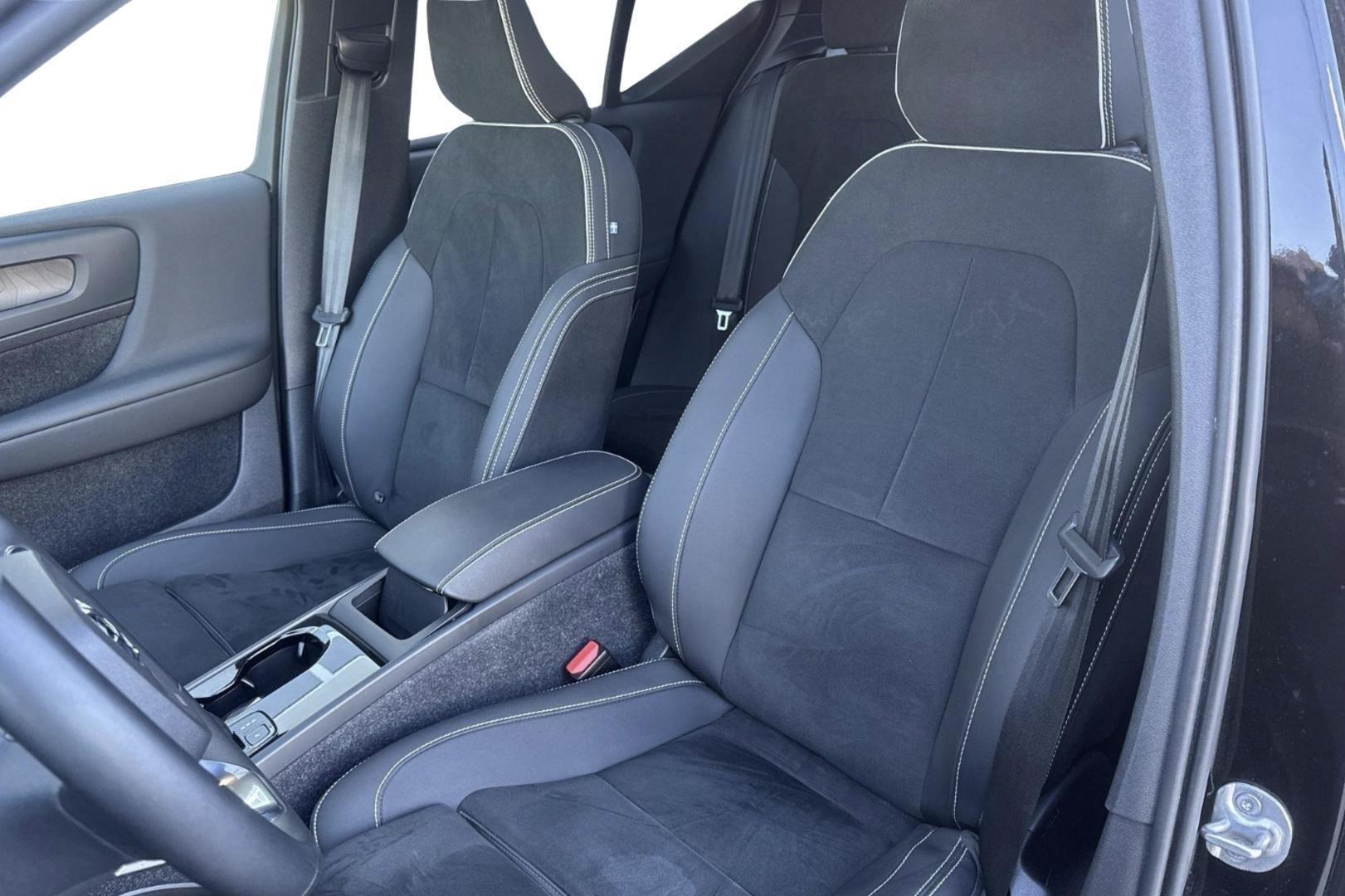 VOLVO XC40 2023