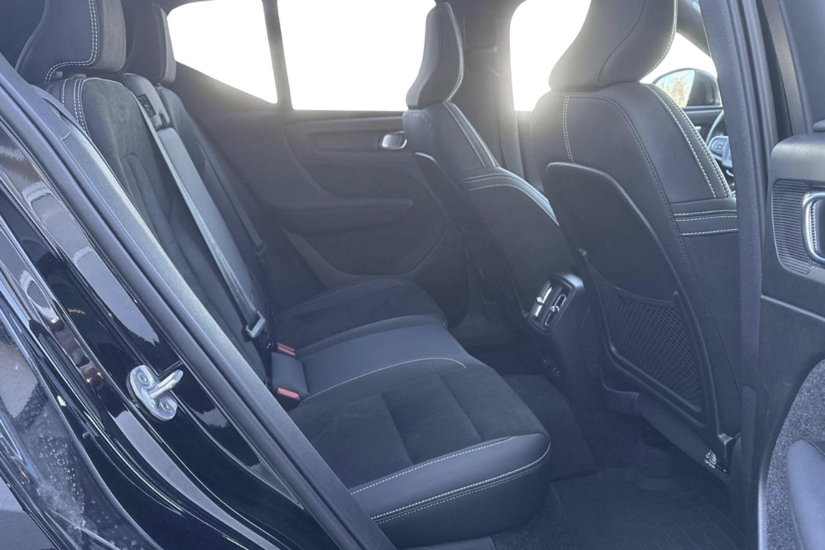 VOLVO XC40 2023