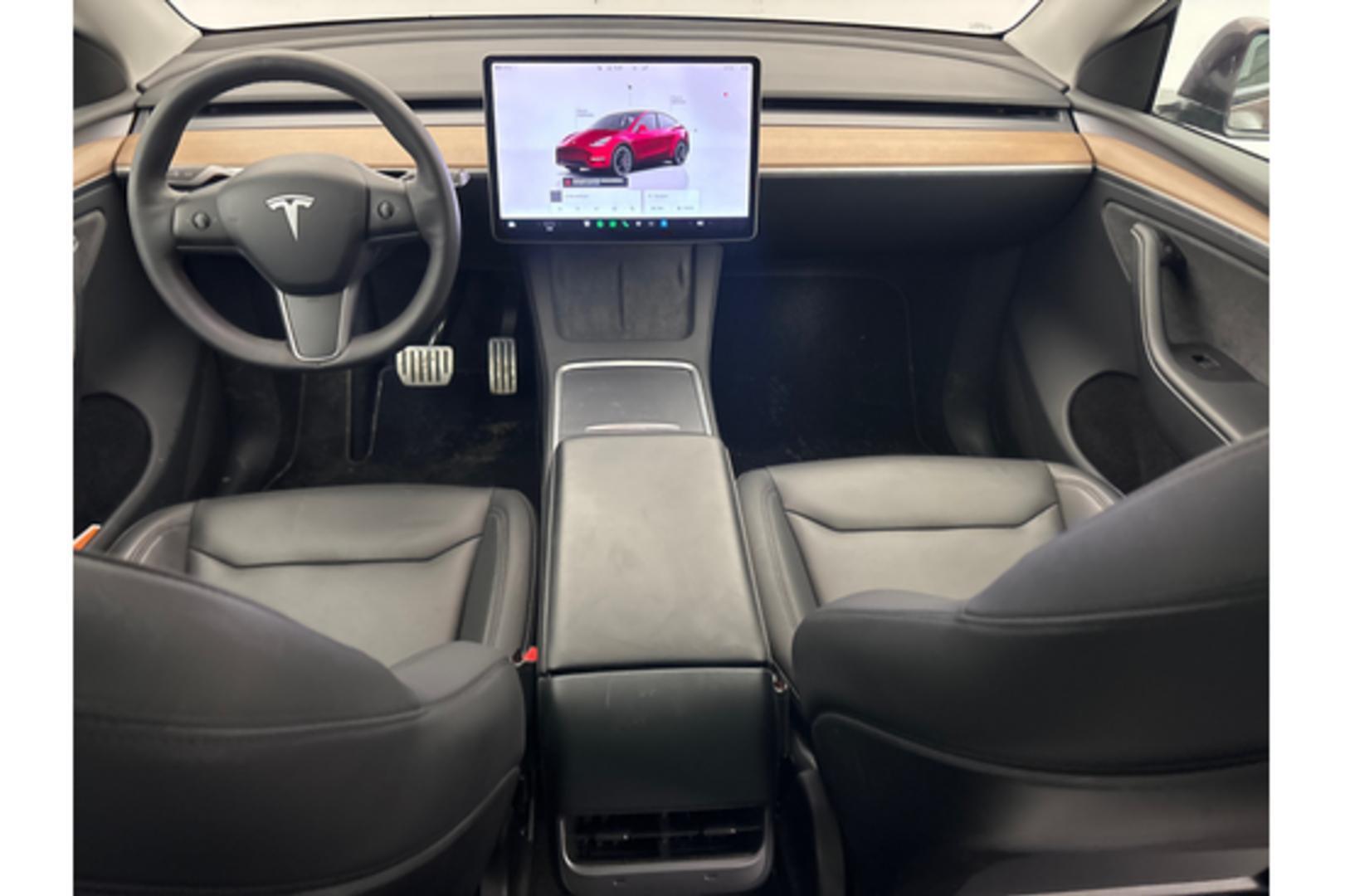 TESLA Model Y 2024