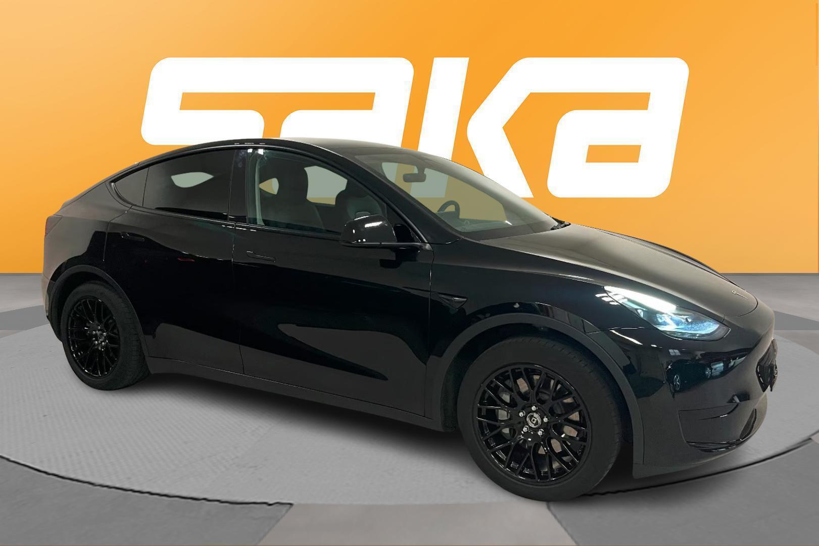 TESLA Model Y 2024