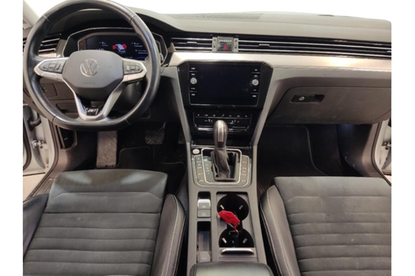 VOLKSWAGEN Passat 2022