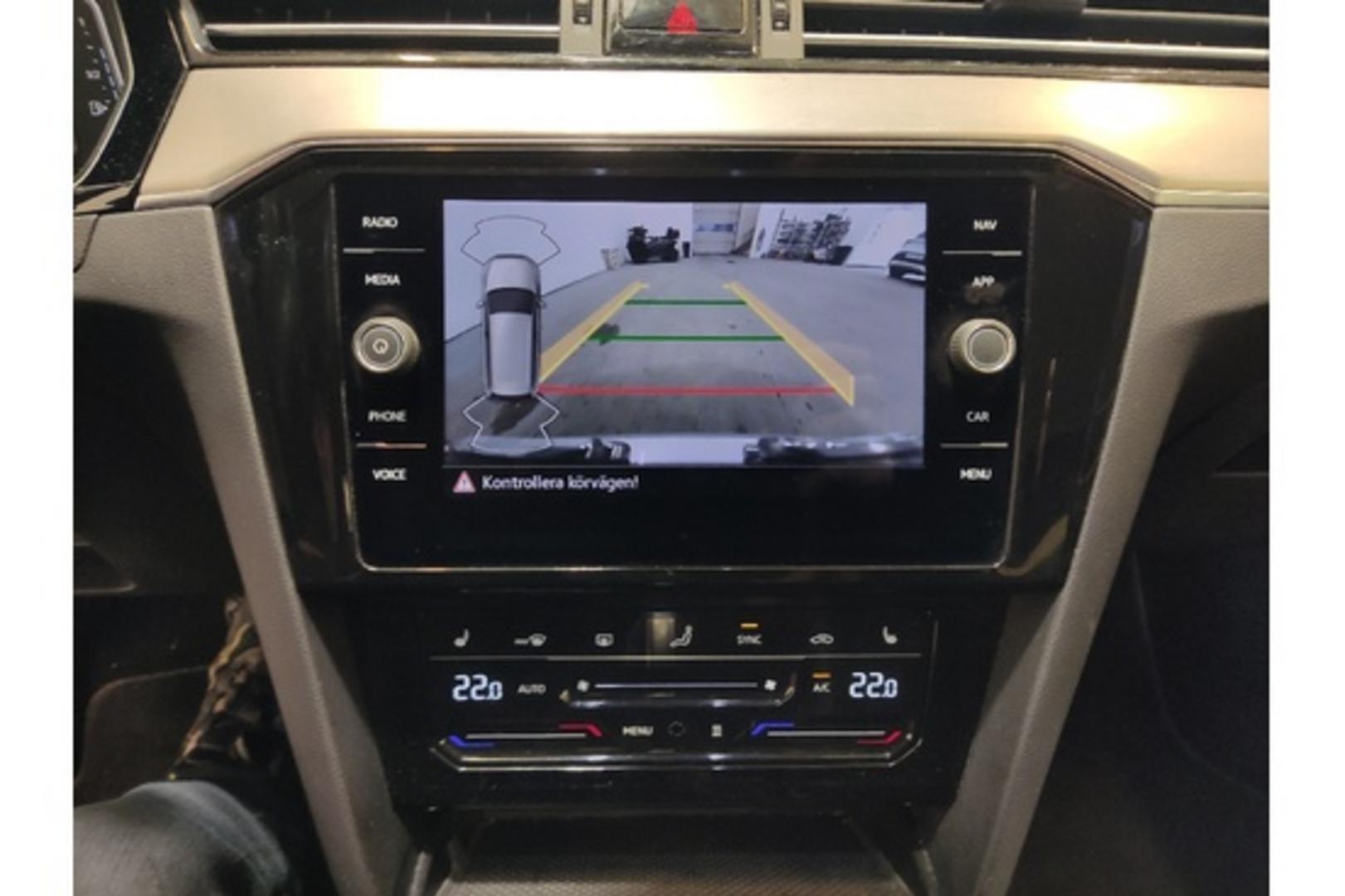 VOLKSWAGEN Passat 2022