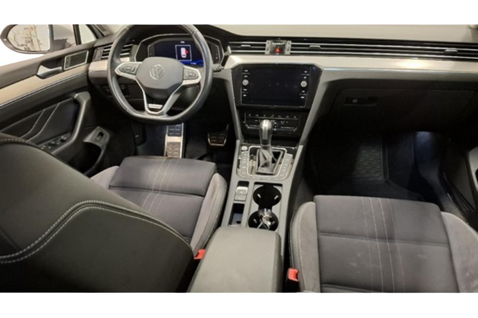 VOLKSWAGEN Passat 2022