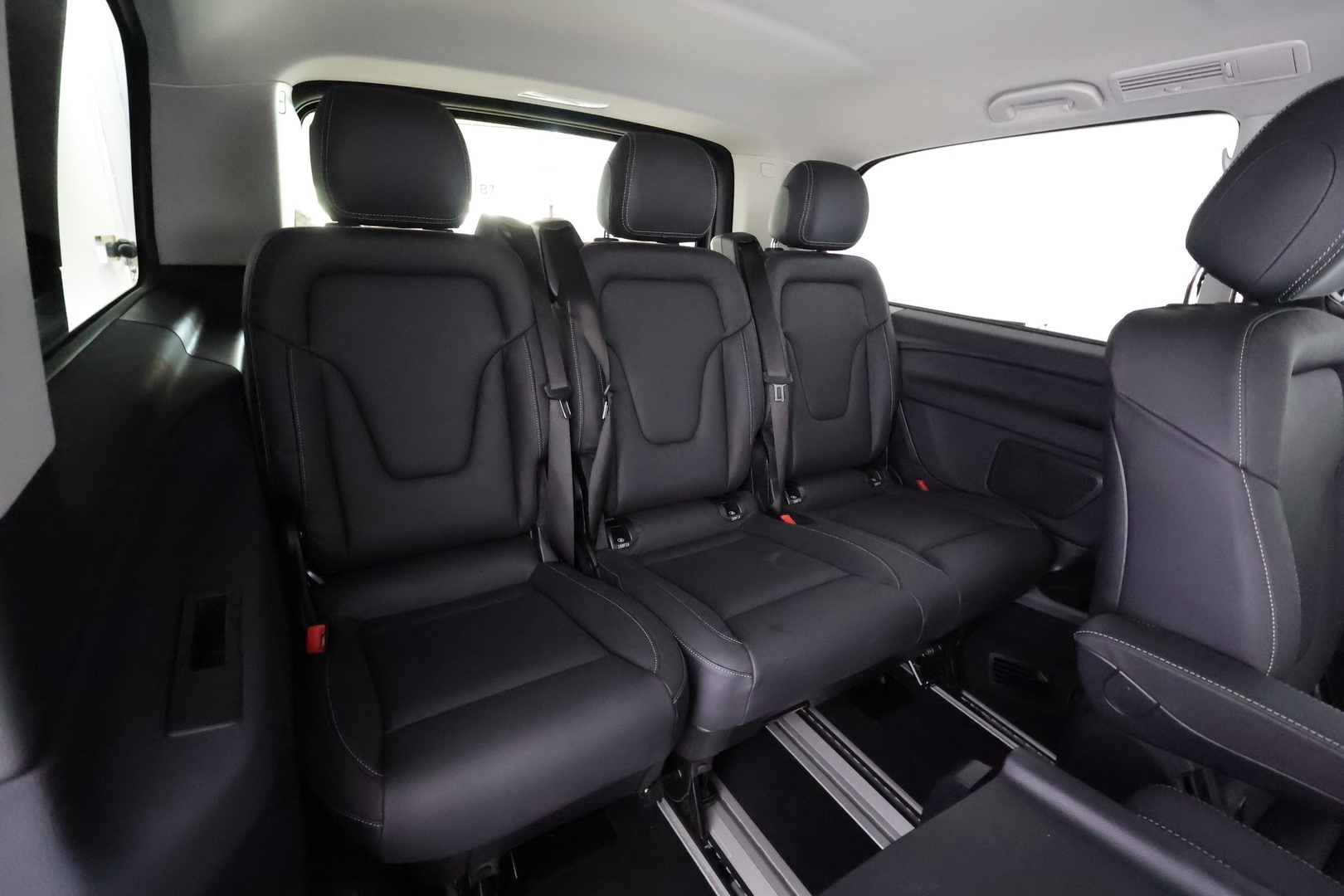 MERCEDES-BENZ EQV 2025