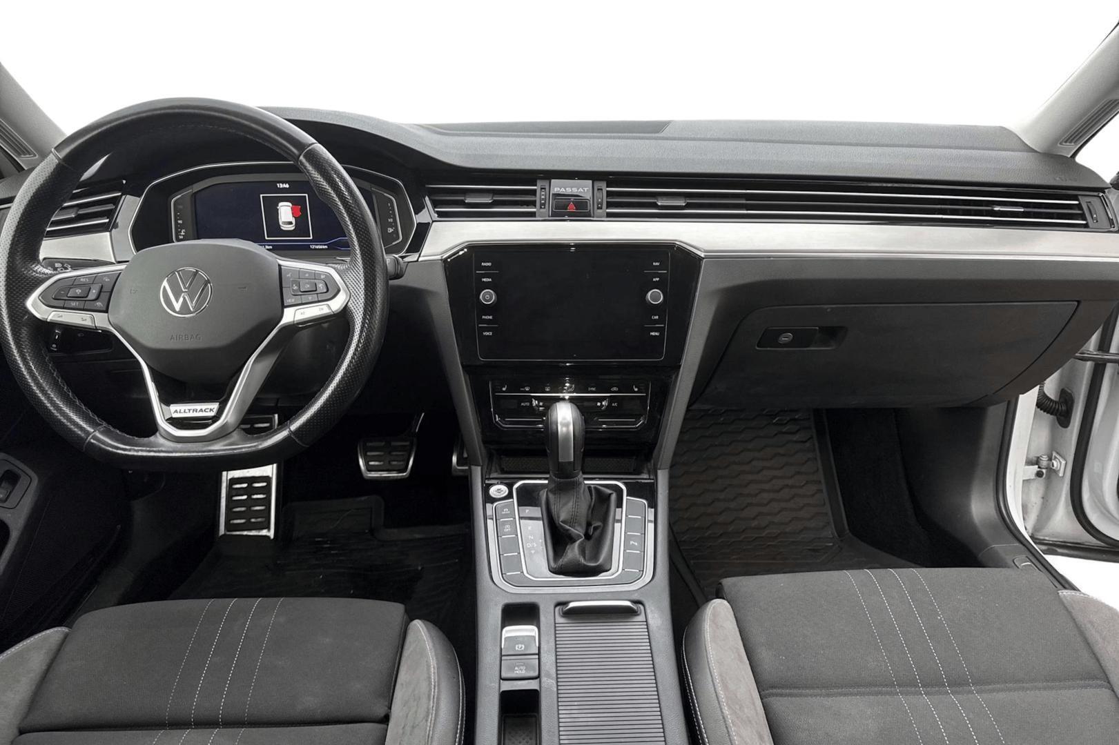 VOLKSWAGEN Passat 2022