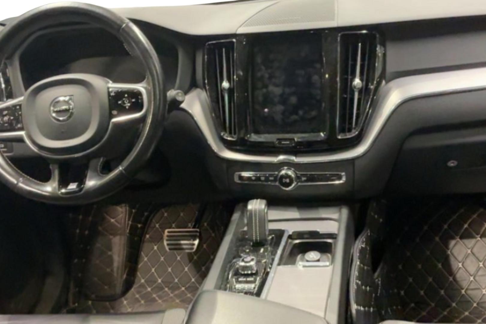 VOLVO XC60 2020